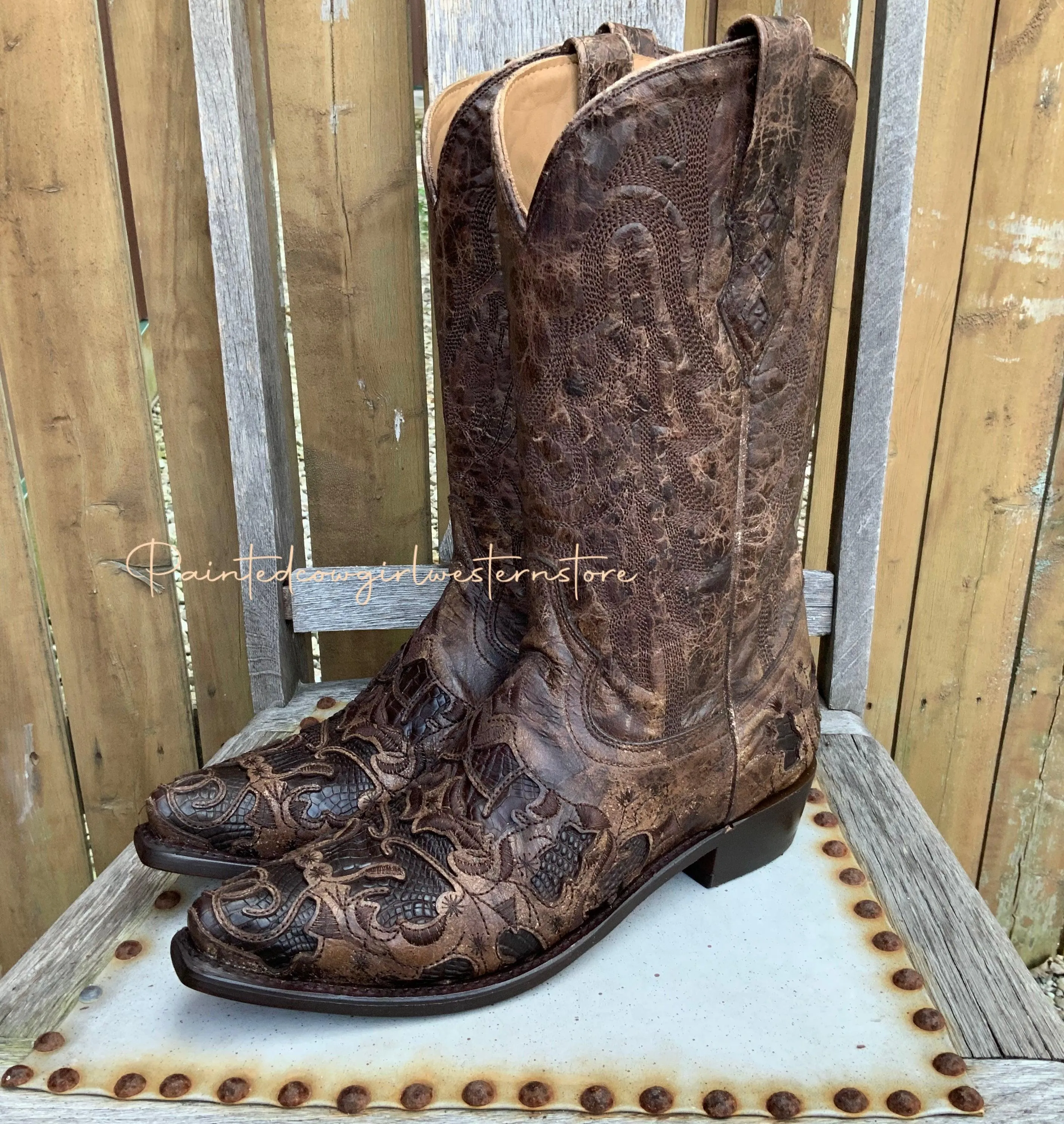 Corral Men's Distressed Brown Alligator Inlay Snip Toe Cowboy Boots A4115