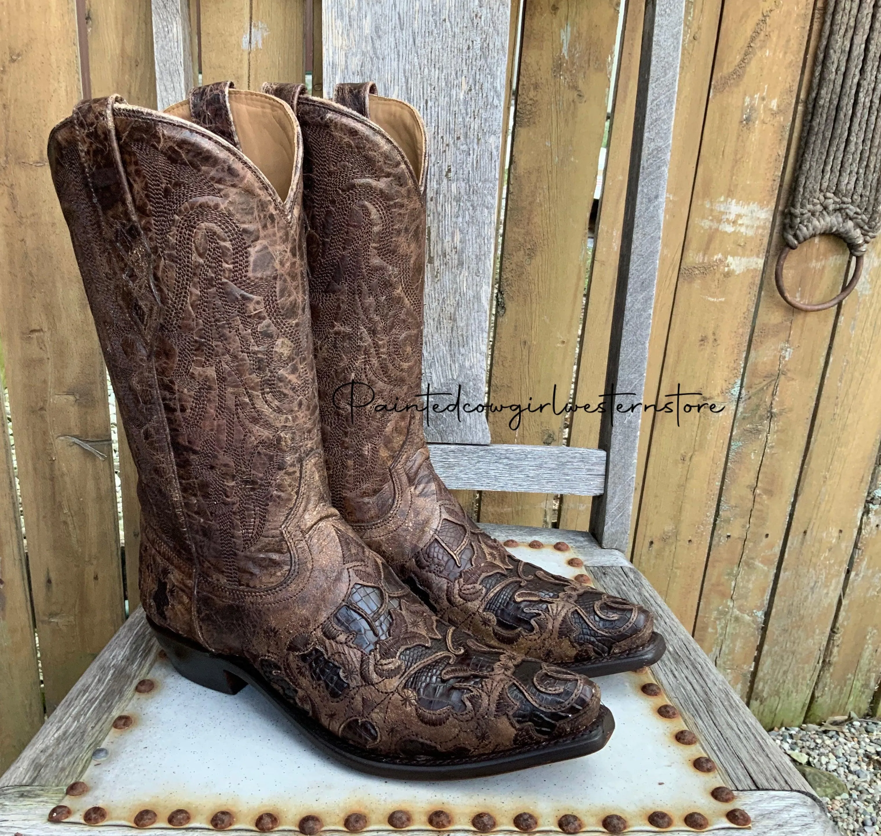 Corral Men's Distressed Brown Alligator Inlay Snip Toe Cowboy Boots A4115